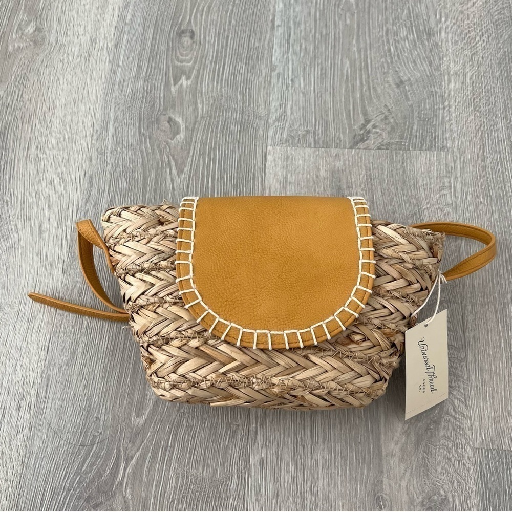 Universal Thread Straw Cross bag.